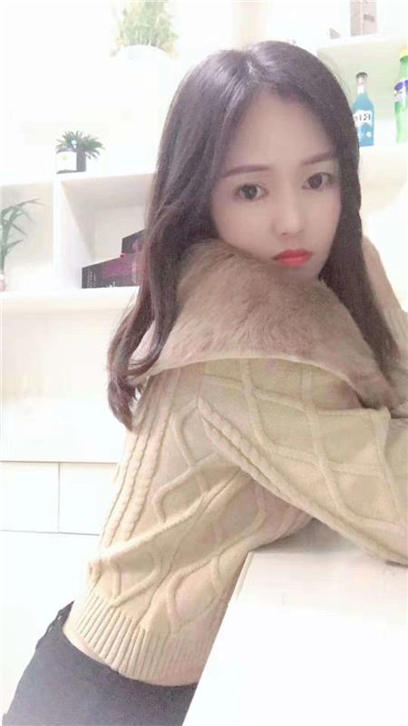 兼职小嫩妹,肤白貌美,颜值控,服务基本没有